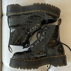 Dr. Martens Sinclair in black patent crocodile leather with silver hardware